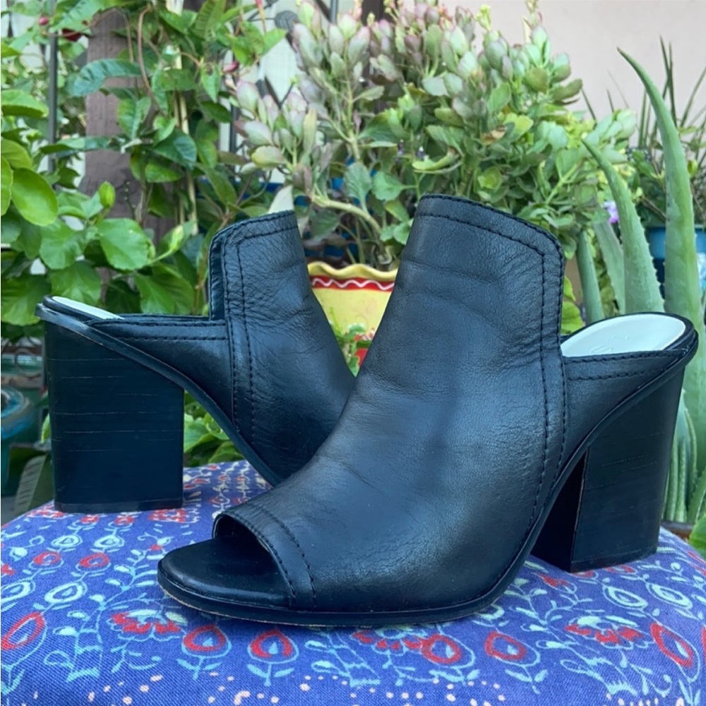 1. State Chunky Mono Black Leather Chunky Block Heel Open Toe Mules